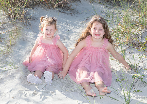0J5A0530 two girls